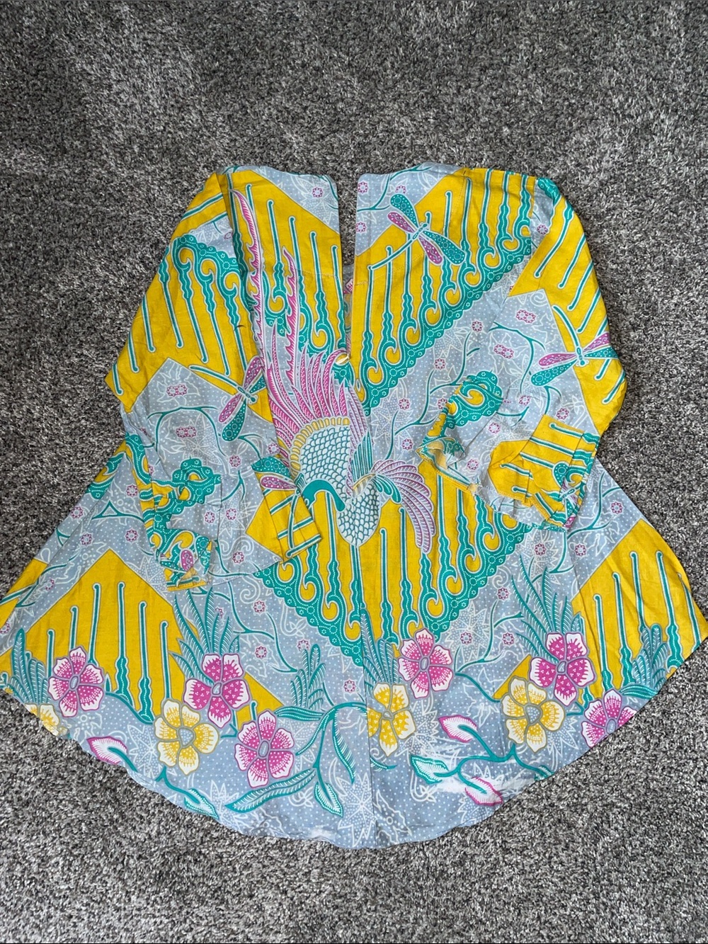 NWT BATIK PUTRI AFIANI Yellow & Aqua Floral top. Size XL - Picture 4 of 4
